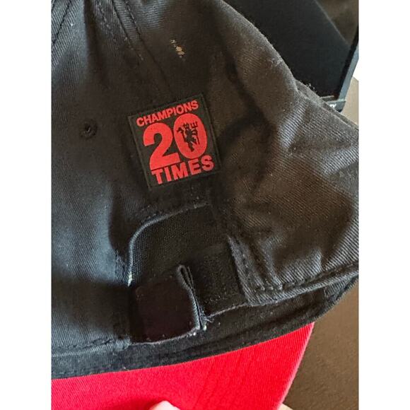 Manchester United Men's Black Adjustable Official Merchandise Soccer Hat Cap - Picture 4 of 7